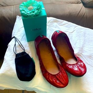 Red patent Tieks ballerina flat